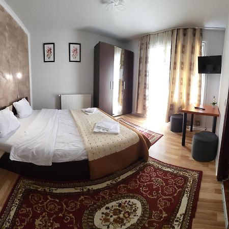 Pensiunea Mountain King Sîmbăta de Sus Exteriér fotografie