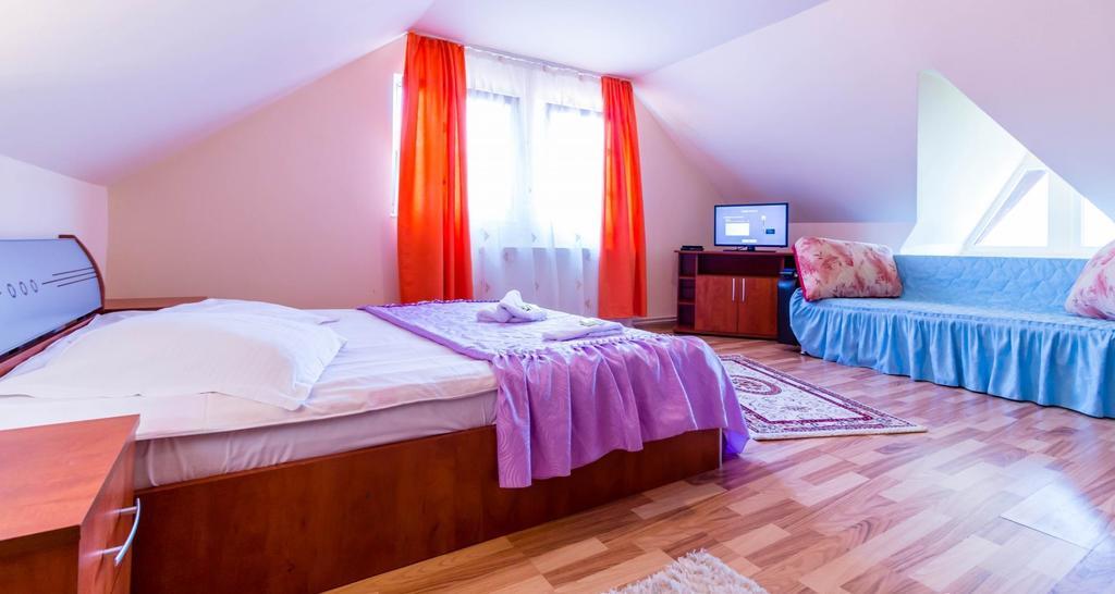 Pensiunea Mountain King Sîmbăta de Sus Exteriér fotografie