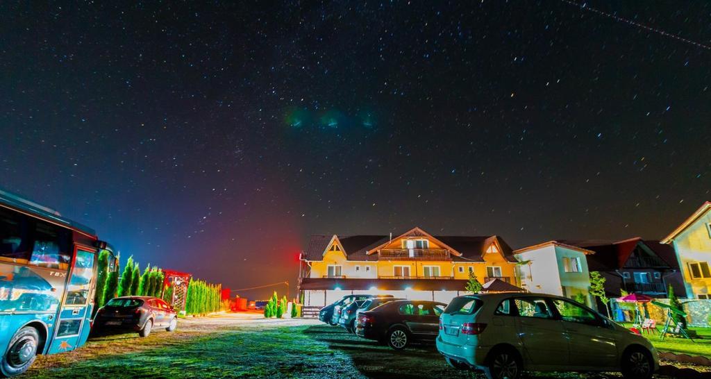 Pensiunea Mountain King Sîmbăta de Sus Exteriér fotografie